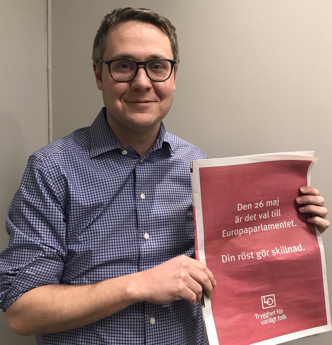 LOSverige's tweet photo. FLER FACKLIGA TILL EUROPAPARLAMENTET: Johan Danielsson @johandanielsson är LO-förbundens gemensamma kandidat till Europaparlamentet och kommer finnas på Socialdemokraternas lista. Nu fortsätter vi kampen för trygga jobb och att svenska kollektivavtal ska gälla i Sverige. https://t.co/mf80o2i7GI