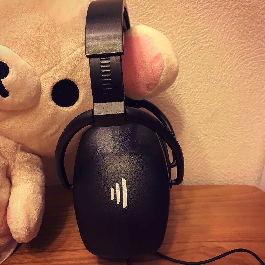 C00KAI's tweet image. 耳への負担を減らす為の検証で
遮音性能の高いDIRECT SOUNDの
ヘッドフォンを入手してみた。
ポールギルバートも使ってるあれです。
これだと耳栓の上から装着できるから振動は抑えられなくても少しは環境改善できるかなと。

#directsound
#headphone
#ヘッドフォン
#ヘッドホン