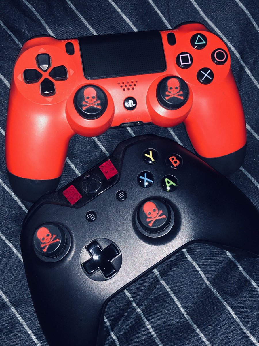 FerasDvlx's tweet photo. Two worlds are so so so beautiful .. The First one gives you what you need ♠️ .. and the second one gives you what you want ❤️ #PS4 #PC_Gamer https://t.co/jIxSaa4jci