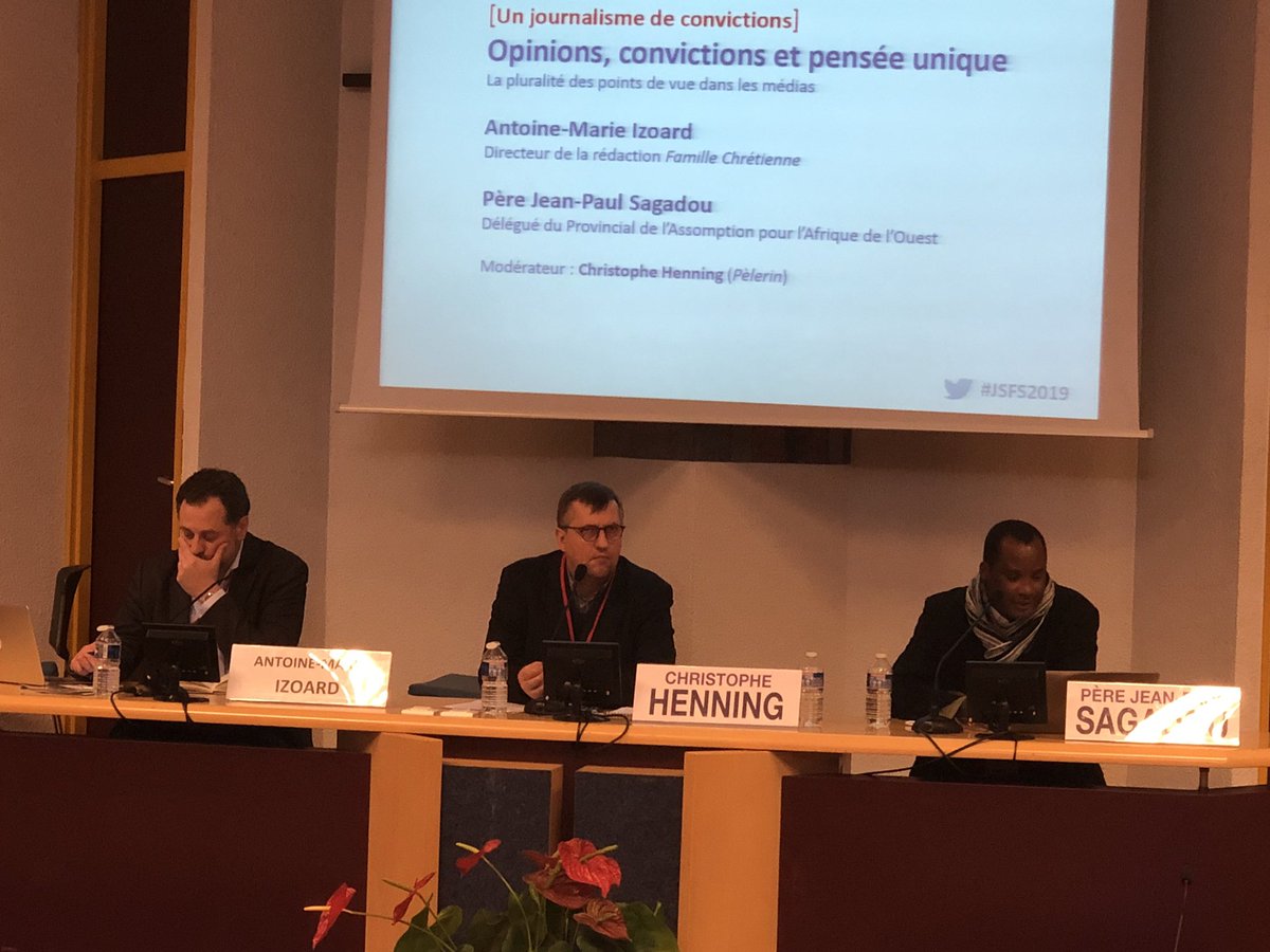 NatChambon's tweet photo. « Opinions, convictions et pensée unique » @AMizoard et @JSagadou pour nous éclairer commence par un #proverbe « un seul doigt ne ramasse pas la farine » @FedeMediasCatho #JSFS2019 https://t.co/SS6HKvq6AB