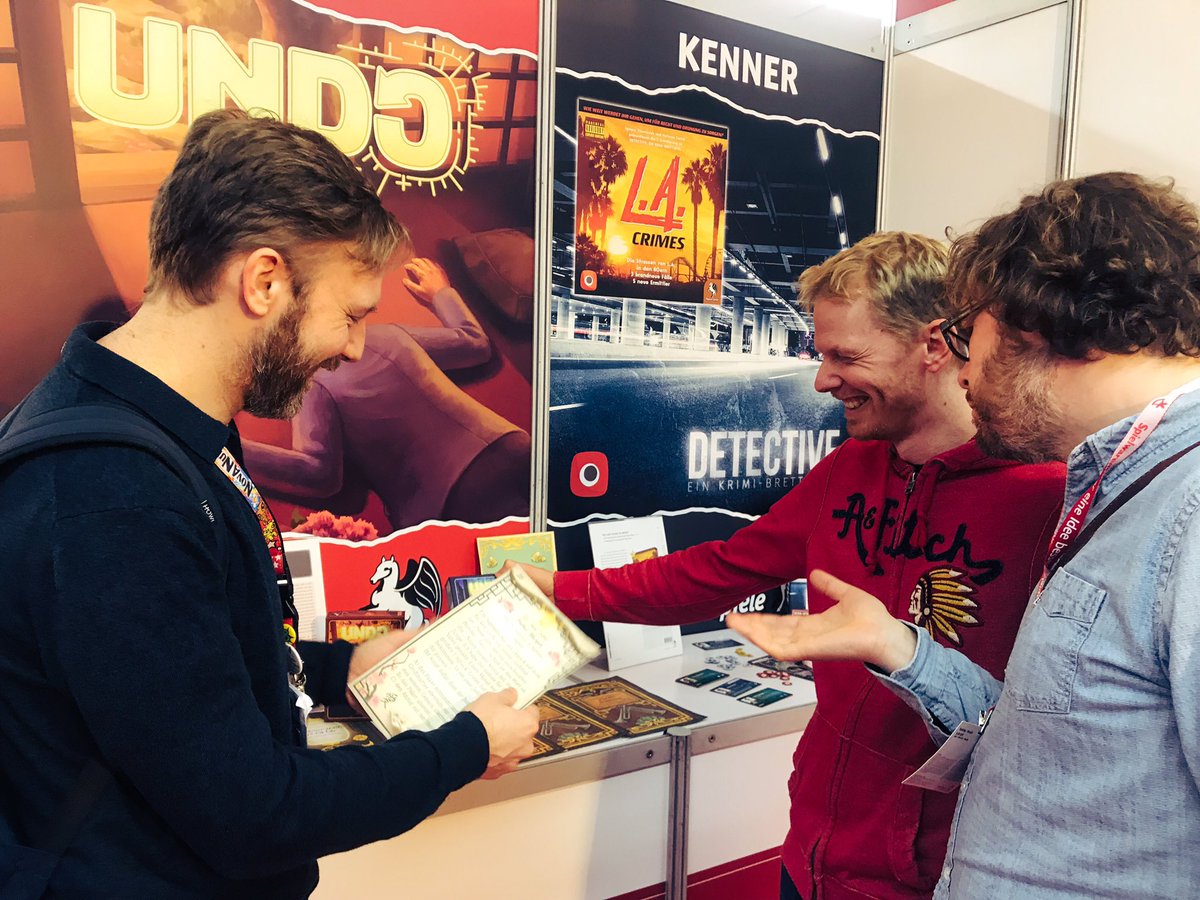 pegasusspiele's tweet photo. Eben haben sich @insertmoin unsere Neuheit UNDO angeschaut. Scheint, als ob sie viel Spaร dabei haben. Ob sich da schon ein Team fรผr unser neues Familienspiel gefunden hat? Im Mรคrz wissen wir es!
#inttoyfair #spielwarenmesse https://t.co/YQvWVUqJcv