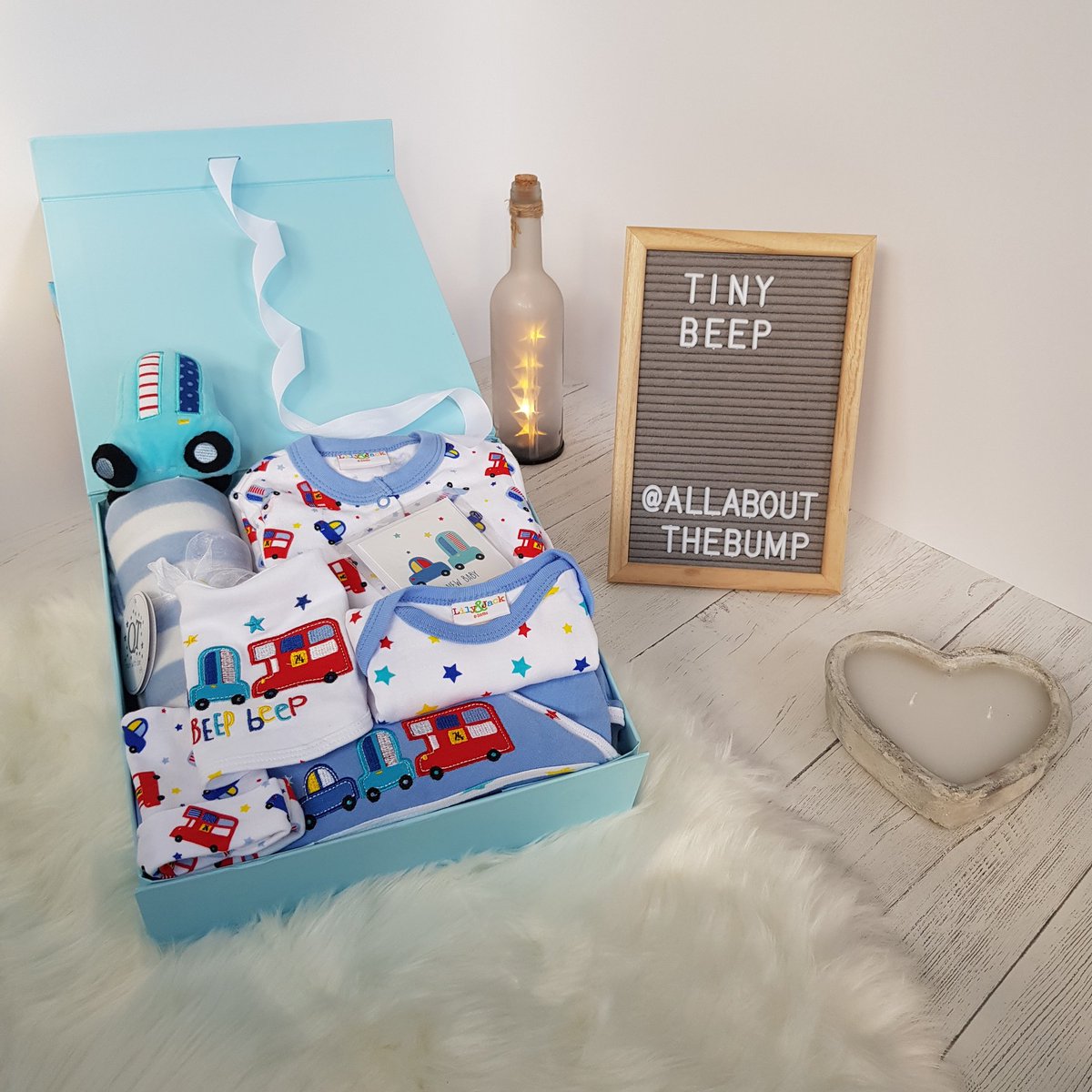 Looking for a cute baby shower gift for that new little arrival? Then this tiny beep gift hamper is sure to please any new mum of a gorgeous little man. #babyshower #babyboy
