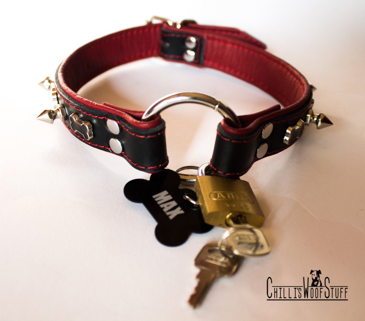 chillis_leather's tweet image. Puppy collar with name tag and padlock.

#bdsm #collar #lockable #puppyplay