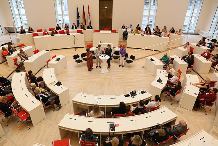 Almanya’nın bir eyaletinden seçimlerde ‘cinsiyet eşitliği’ adımı
✔️Haberin tamamı:bit.ly/2UvWXQL