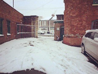 TWS_Tannery's tweet photo. As flakes continue to fall, the TWS team have trekked into the tannery and work is going on as usual. Tanning stops for no (snow)man ☃️ 

#snow #Bristol #southville #tannery #leather https://t.co/ggq92gSBHs