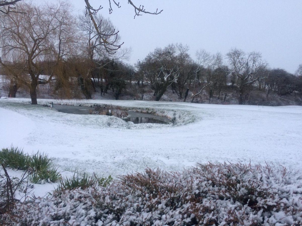 We’re closed for the snow today unfortunately, but what a beautiful winter wonderland it is!❄️

#snowwatch #Cotswolds