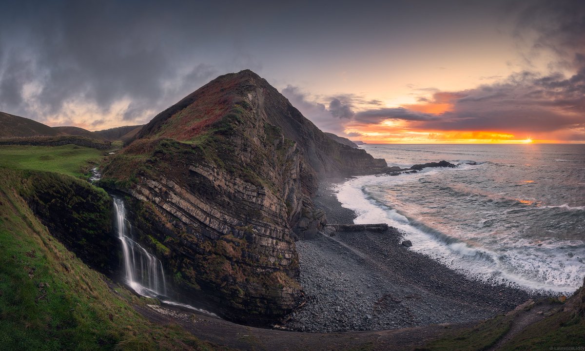DevonLife's tweet photo. Congrats to Laurence Liddy and Tony Hebblethwaite, our banner comp winners! 🏆

Laurence's shot of the Hartland Peninsula wins our public Facebook vote with 204 likes while we've chosen Tony's shot of Instow to be our Twitter winner 📸

Thank you to all who took part! 🤩 https://t.co/kIlkaY2ptE