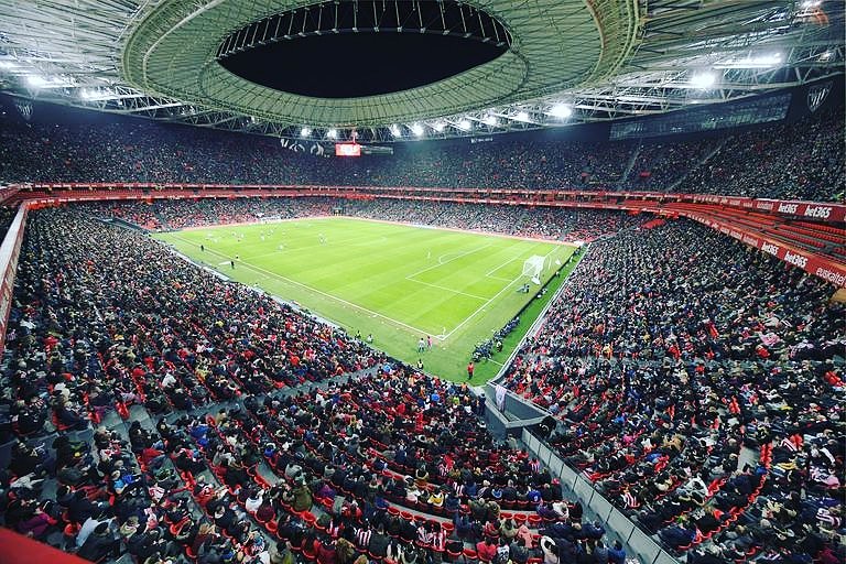 MarinaBaixaCup's tweet photo. ¡IMPRESIONANTE!👏
El pasado miércoles el estadio de SanMamés acogió a 48121 aficionados, en la semifinal de la Copa de la Reina que enfrentaron al Athletic Club de Bilbao y el Atletico de Madrid.⚽️⚪🔴
Este partido lo gana el fútbol femenino👧🏽👩
#futfem #sanmames #MBGIRLS #MBCUP https://t.co/4dnn18fGUq