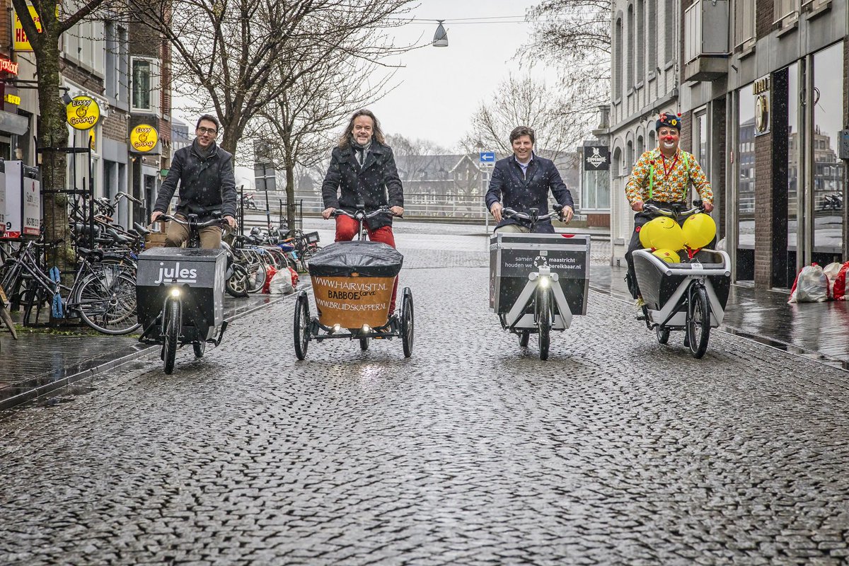 Q: What do a clown, a coffee roaster, a hairdresser and a student services company all have in common?

A: They all swapped delivery vans/cars for e-cargo bikes as part of a @naarMaastricht pilot scheme evaluated by <a href="/LEVVLOGIC/">LEVV-LOGIC</a>. See <a href="/RIPPL__/">RIPPL</a> #18

#ICBF2019 #cargobike

📸 <a href="/AronNijs/">Aron Nijs Fotografie</a>