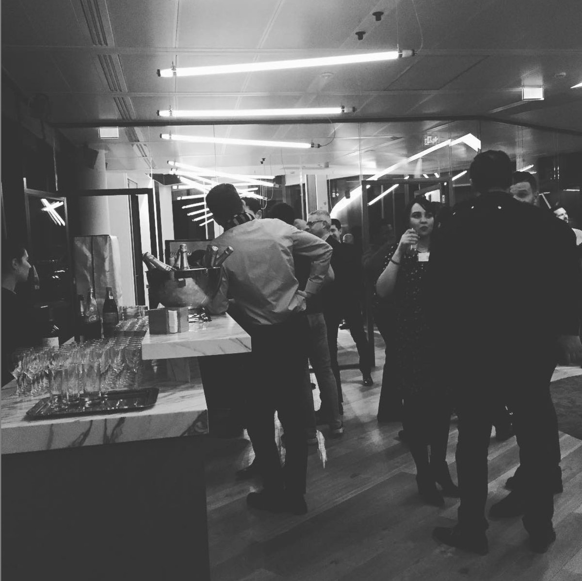 AZEO_Backstage's tweet photo. Hier soir nous étions chez @Microsoft pour notre premier AZCom de l'année. Une belle soirée avec nos collaborateurs sous le signe du partage et de la convivailité  ! 
#AZCOM #AZBLACKANDWHITE #AZFun #Microsoft #Azeotees https://t.co/58uOFNXM2y