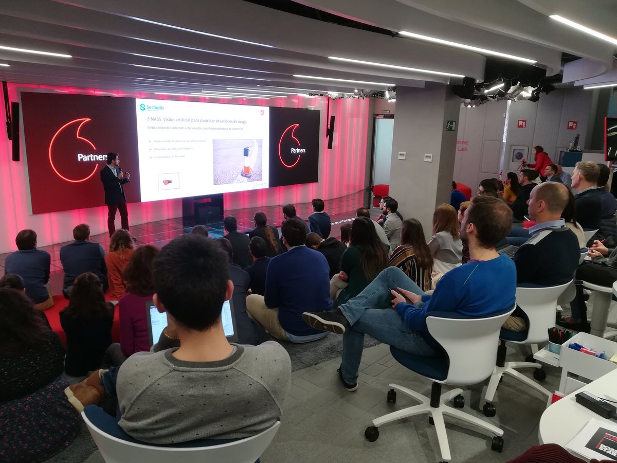 angelruizperez's tweet photo. Vaya eventazo... La que han liado estos de @ProgramaMinerva #MinervaSummit #startups #emprendimiento https://t.co/8ajPZasIoi