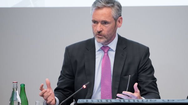 William Coen speaks to <a href="/IIF/">IIF</a> about #MarketRisk, the year ahead and the upcoming consolidated framework for Basel standards #BaselCommittee #BaselIII bis.org/press/videos.h…