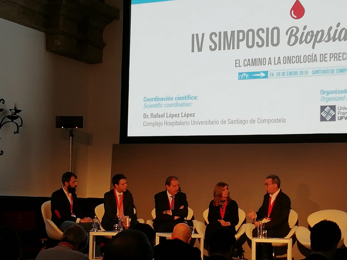 oncorosell's tweet photo. El #DrRosell impartió una #charla sobre "El papel de la #biopsialíquida para predecir la recurrencia post-operatoria del Carcinoma Pulmonar No Microcítico #CPNM en el #IVSimposio de Biopsia Líquida celebrado el pasado fin de semana en #SantiagodeCompostela https://t.co/V57MdDBycI