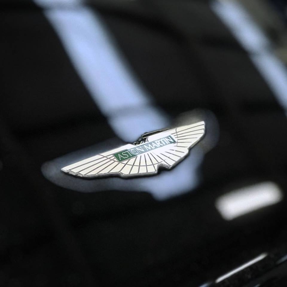 VWCLeeds's tweet photo. Aston Martin DB9 complete with a window surround de-chrome π
β’
#astonmartin #db9 #aston #3mwrapsuk #wrapped #wrappedcars #wraps #supercars #carsofinstagram #madwhips #glossblack #wrapfolio #wraplife #wrapsociety #colourful #photography #paintisdead #itsawrap #wrapnotpaint https://t.co/xjEtiQGDh3