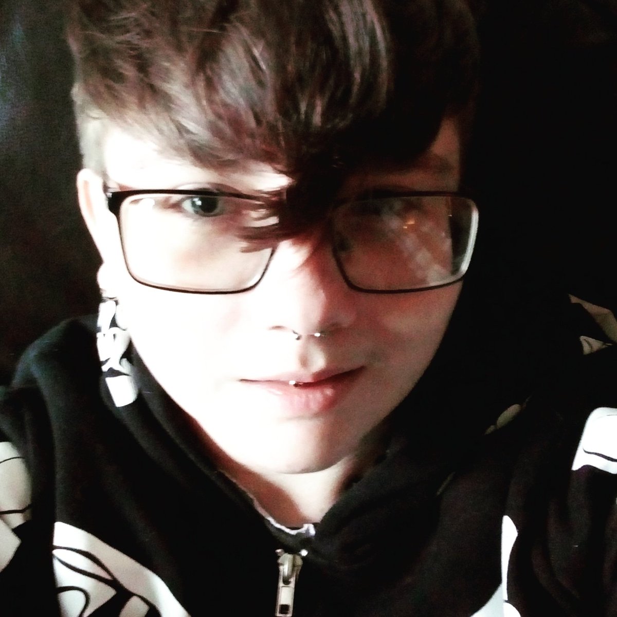 ghostieliving's tweet image. Got a #haircut 
#alternative #vbangs