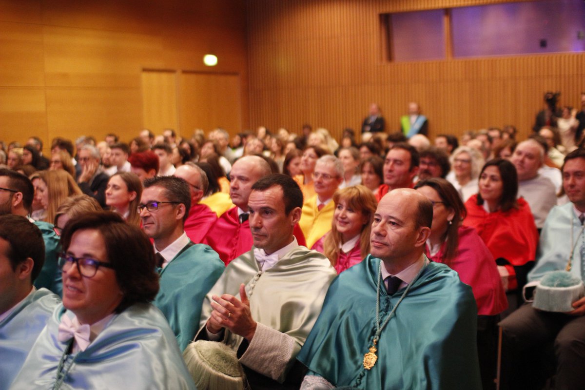 uchceu's tweet photo. Momentos emocionantes de entrega de premios y reconocimientos en la Festividad de la Conversión de San Pablo 2018-2019. Feliz #SanPabloCEU!🎓https://t.co/2Yedu3qsT1 https://t.co/rpUnQbqpLw