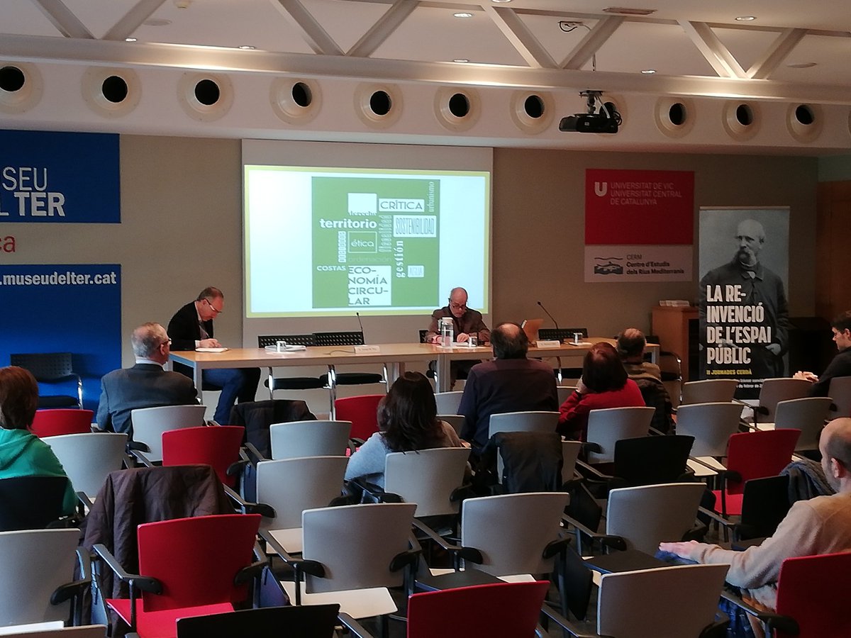 Ramon Sitjà ens ha parlat d'#urbanisme i #política, incidint en el cas de #Manlleu <a href="/museudelter/">Museu del Ter</a> #JornadesCerdà