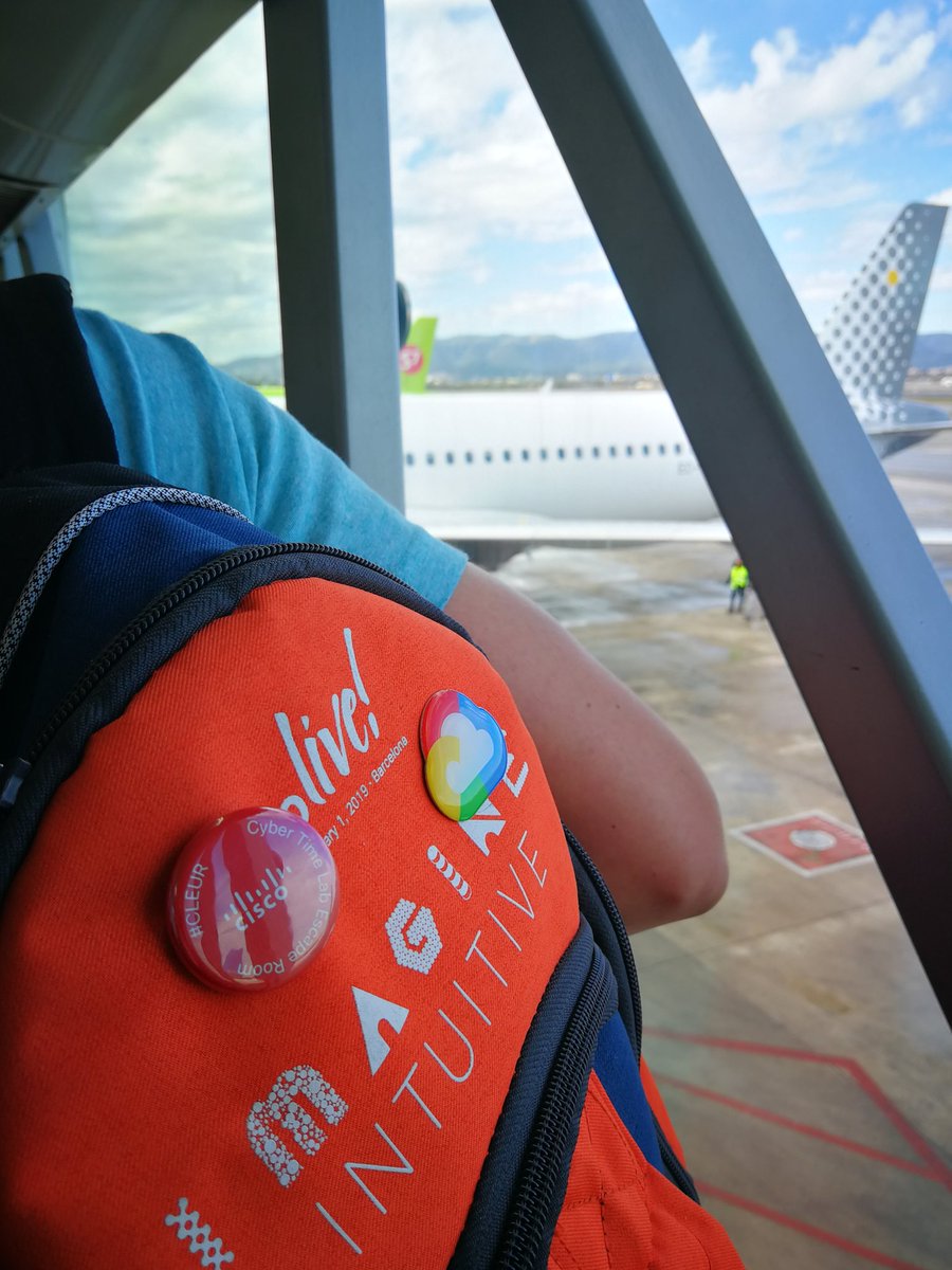 Kate_Theodor's tweet photo. El Prat has been taken over by @Cisco!! 😂✈️
#CLEUR #CiscoInnovates #ComingHome https://t.co/ojsVR9KwhT