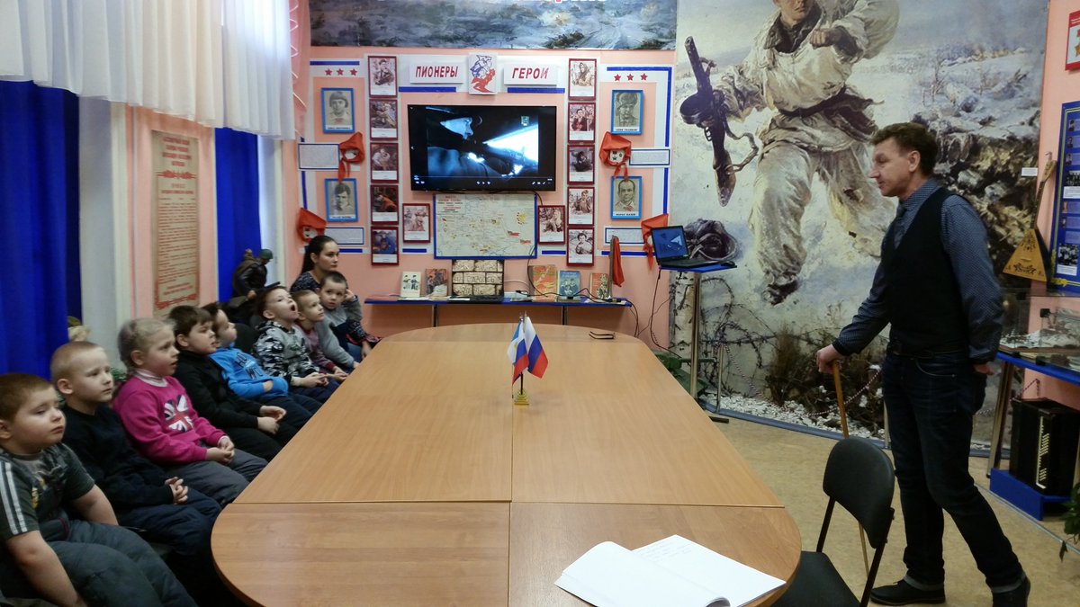 01.02.19 в комнате "Боевой Славы " в ЦРТДиЮ им. А. Матросова г.Ульяновска прошел урок мужества для дошкольников в рамках Дня разгрома советскими войсками немецкого -фашистских войск в Сталинградской битве.