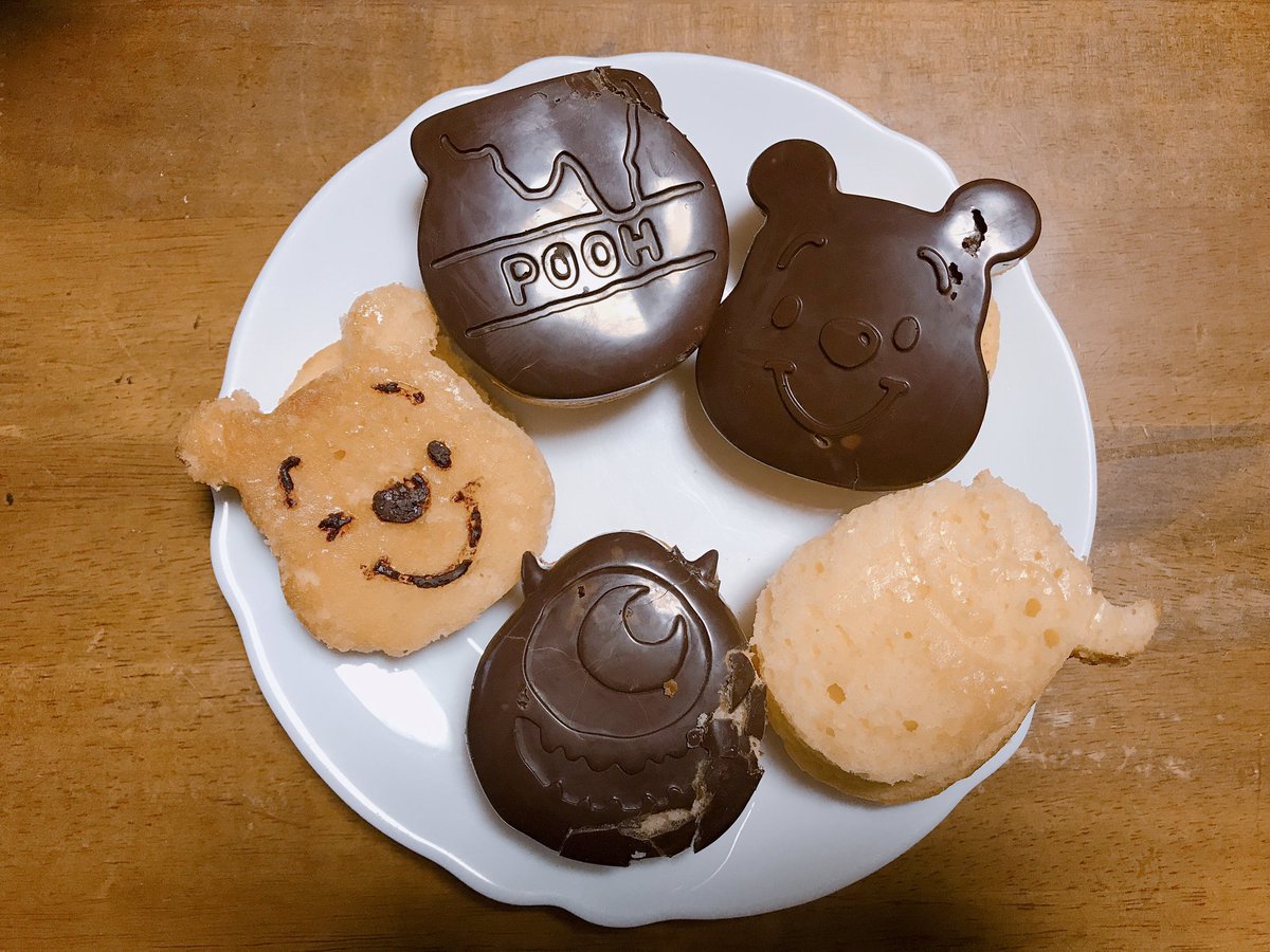 なっちゃん 噂のダイソーのディズニーシリコン型をゲットできたのでマドレーヌ焼いてみた 割れたり折れたりボロボロになってしまったけどこれは可愛い 小さい方で作った蒸し卵も可愛いねぇ また作ろーっと