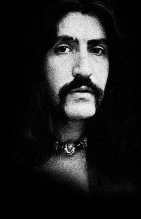 "Unutursun demiştin..." Seni hiç unutmadık Barış abi... 
Ruhun şad olsun.
#BarışManço