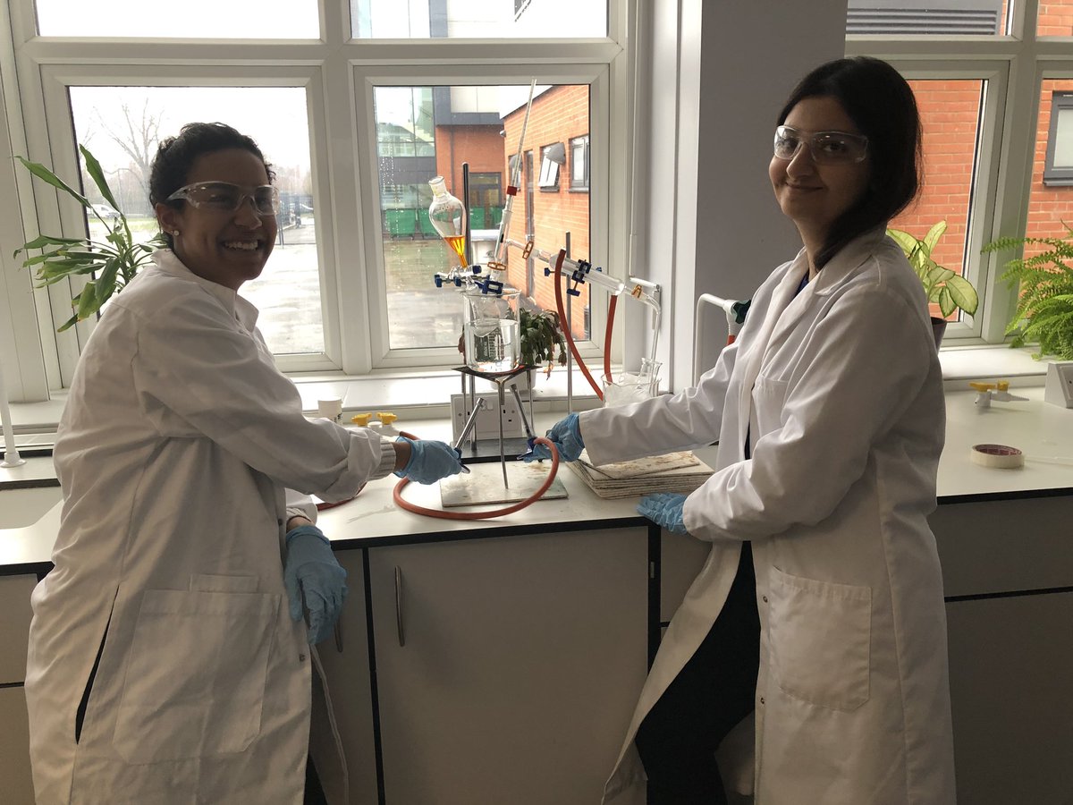 srrcc_science's tweet photo. Learning how to set up distillation... making anldehydes#investigators#chemists#gettingthedesiredresults https://t.co/Lmtx2sQrPU