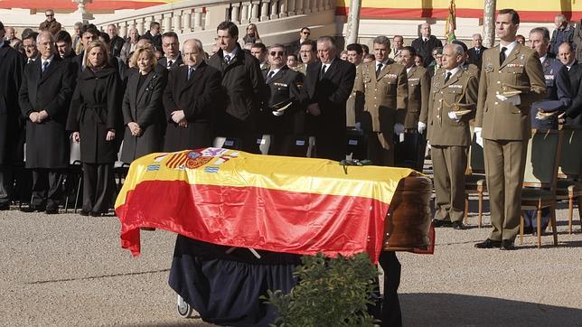 EjercitoTierra's tweet photo. #Taldíacomohoy 2010 fallece el #soldado John Felipe Romero Meneses (Rgto. «Arapiles 62») en un ataque a un convoy del programa mundial de alimentos en #Afganistán, al que daba escolta y protección. Tu sacrifico no se olvida, siempre estarás entre nosotros. #EfeméridesEjército 🇪🇸 https://t.co/E2TBYthq6a
