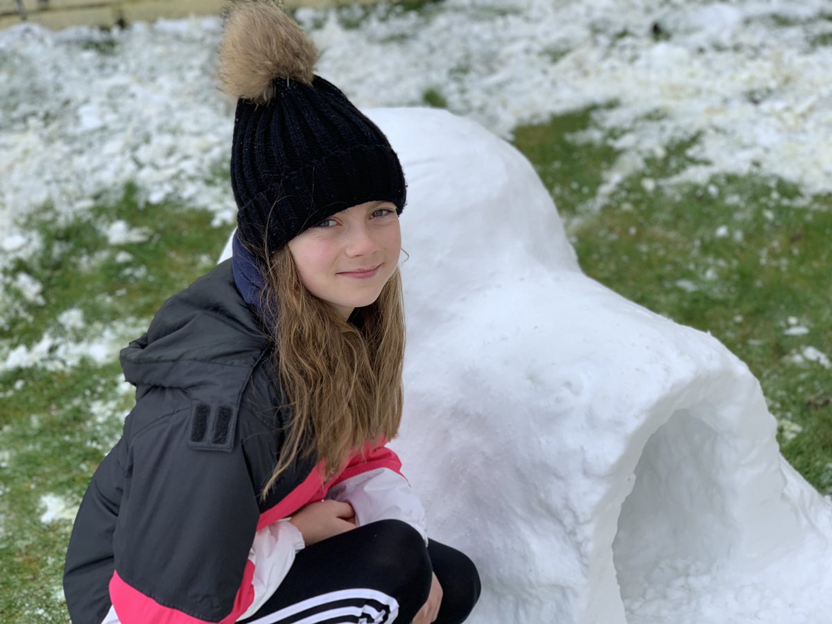 roblkirk's tweet photo. Girls making the most of the snow and creating a #igloo
@YsgolPumHeol #schoolproject #FrozenKingdom
#rubyandpoppy https://t.co/F8kgARr4PD