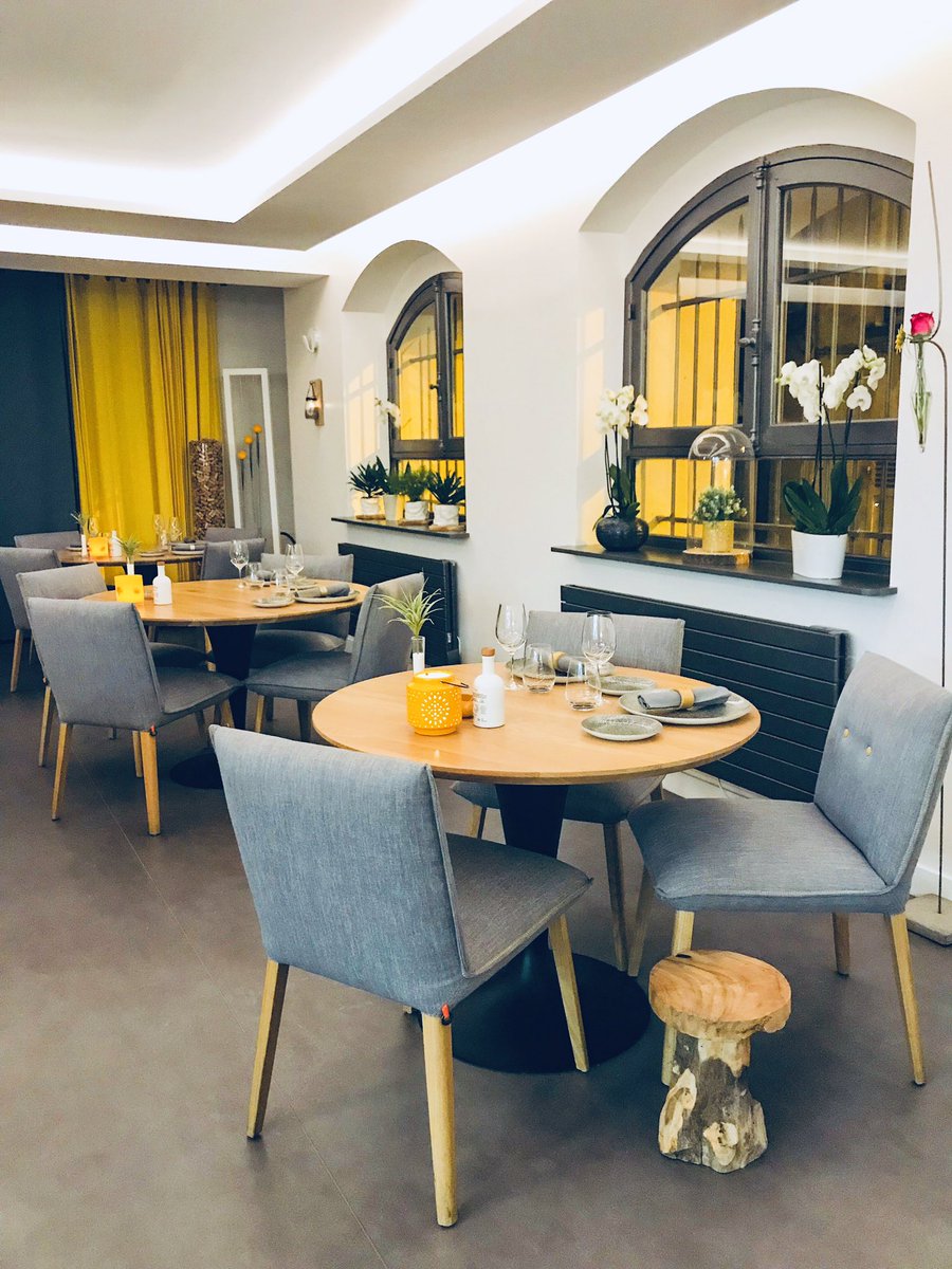 JPVoyageur's tweet photo. A #LOrQIdee ,table récemment étoilée au @guideMichelinFR 2019 qu’elle a ouverte en 2017,la Chef #NaoelleDHainaut propose,dans un cadre à la fois cosy & contemporain, une exquise cuisine où terroirs d’ici et d’ailleurs se mêlent avec élégance.Un voyage des papilles que j’ai adoré https://t.co/qHf86qZVUn