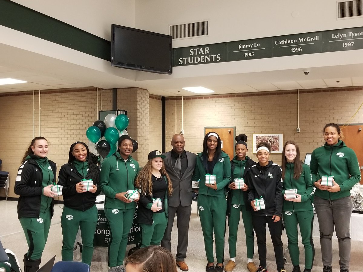 RelefordYvonne's tweet photo. Senior Night on "The Hill"
Many dont understand his method but you cant deny his success! #makinggreatness!
Congratulations Ladies! https://t.co/LsQi6eRpHq