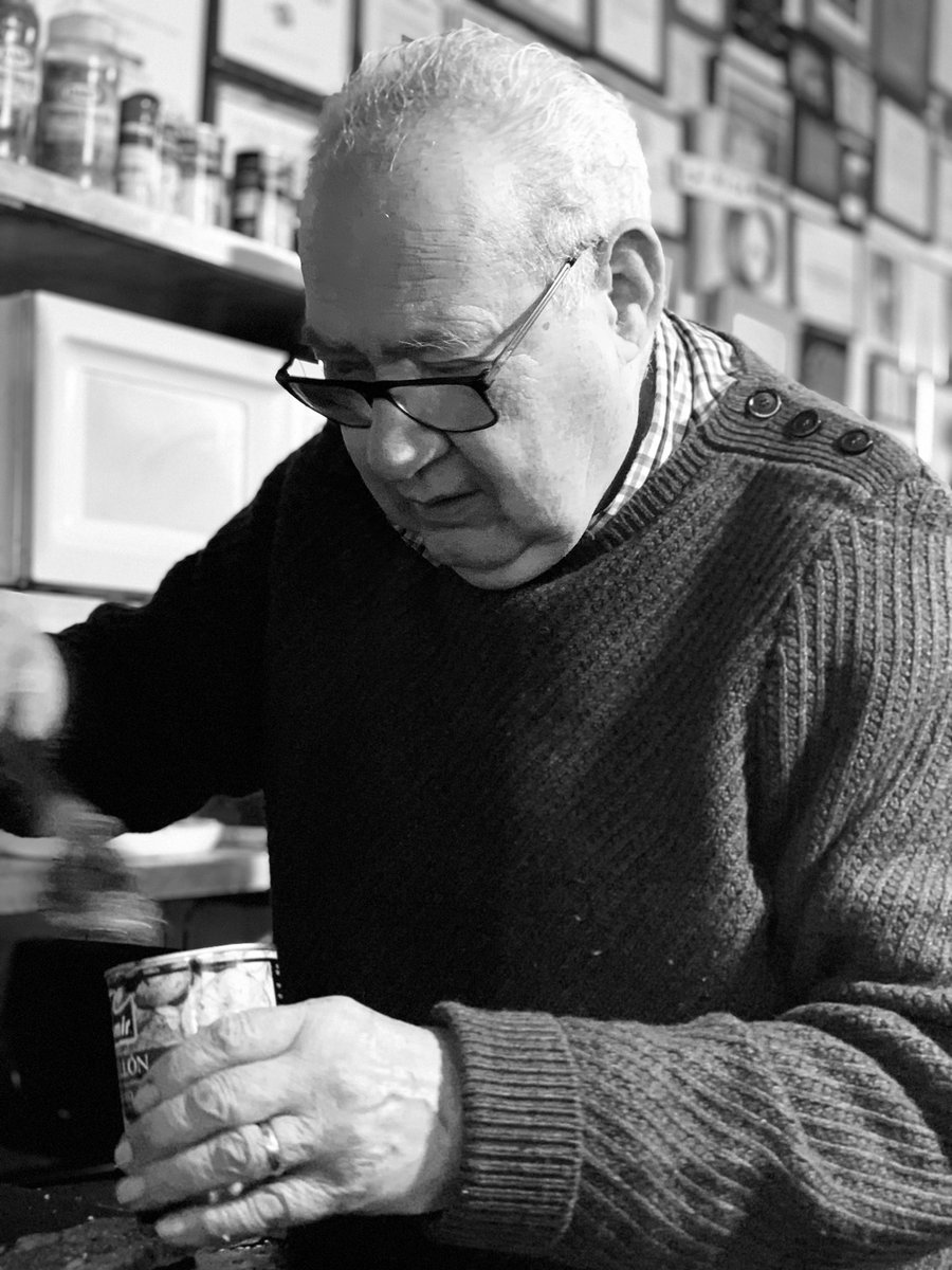 Serra's tweet image. A #LaTertulieta de @ondacerotgn no oblidem mai que en moments claus cal adoptar compromisos no sempre metafísics amb la cultura. Per això #GraciesBoada #BoadaPregoner #CanBoada Aquest home no te aturador oi #TgnTT ?