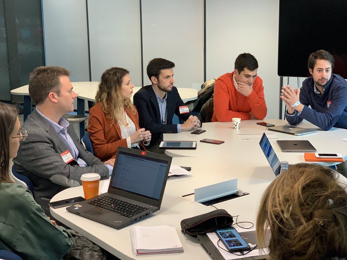 ProgramaMinerva's tweet photo. #MinervaSummit Nuestros #emprendedores siguen hablando de sus productos o servicios orientados al #retail #turismo #transformacióndigital #sanidad y #educación. Quieren seguir creciendo con el apoyo de @VodafoneEmpresa 👏 https://t.co/Yrb6ISHzay
