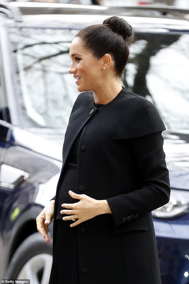Beard_Club's tweet photo. Meghan Markle, serial professional #Celesbian #Beard for #GayEliteMen, has a new ploy to prevent the derision &amp; amusement over her wobbling, moveable-feast of a #MoonBump #FakePreganancy silicon rubber prosthesis - just wear #BigClothes lol https://t.co/xvglIy9oaj via @Femail https://t.co/d9UQxwF2km