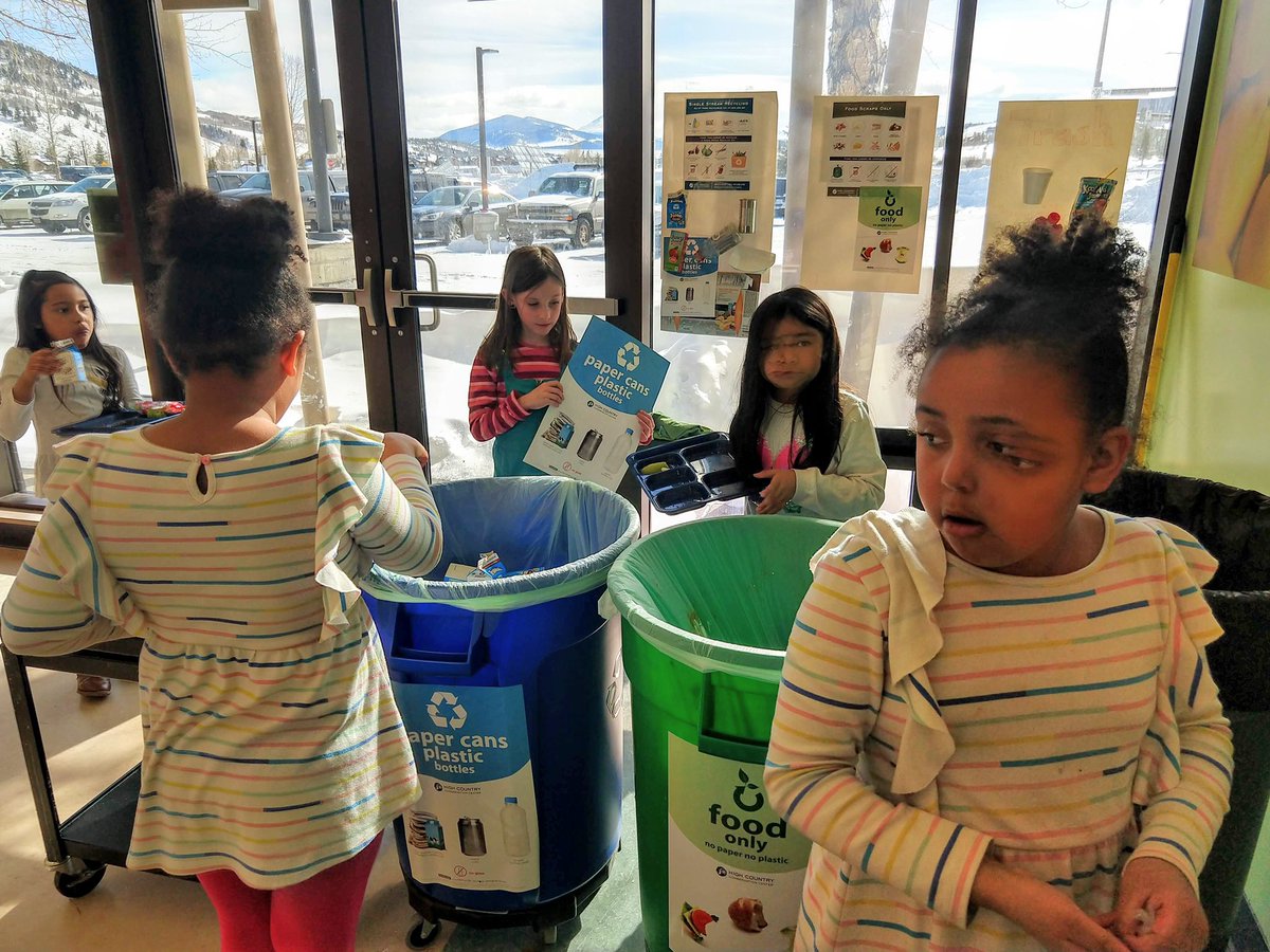 SVE_Bears's tweet photo. @SVE_Bears are composting and recycling! Thanks @HC3Summit and @summitk12 Facilities dept for your support! https://t.co/jwkfPOl6LZ