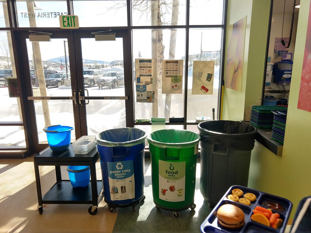 SVE_Bears's tweet photo. @SVE_Bears are composting and recycling! Thanks @HC3Summit and @summitk12 Facilities dept for your support! https://t.co/jwkfPOl6LZ