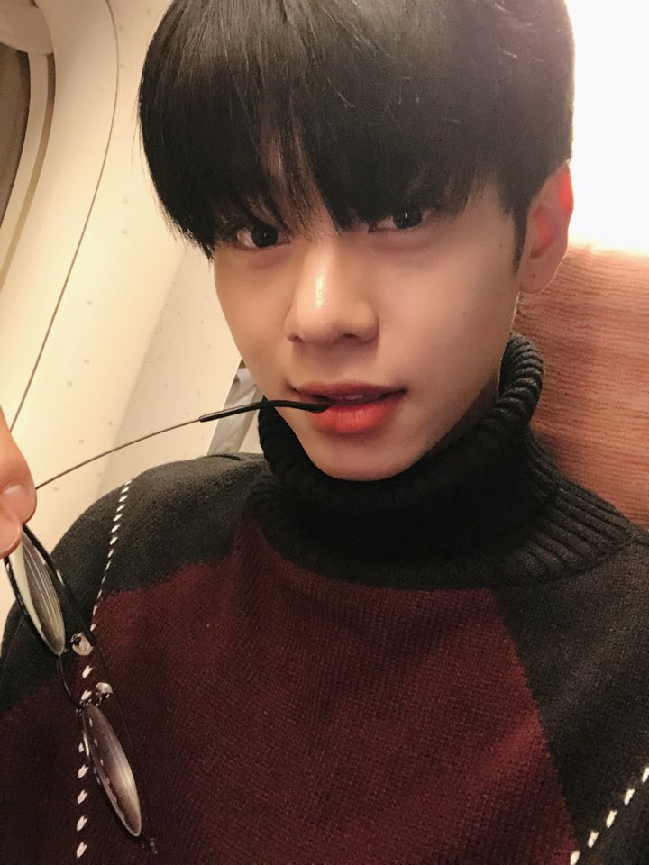 bnmboysofficial's tweet photo. [#MXM/#김동현] 안녕하세요 동슐랭가이드 동현입니다. 여러분 가끔 음식 고를 때 고민되시죠? 고기가 먹고 싶은데 볶음밥도 먹고싶고 그럴 때 이 음식 추천해드립니다 엘에이갈비와 김치볶음밥 환상의 케미 거의 MXM급이죠 거기다 계란 후라이까지 완벽...🤦🏻‍♂️
오늘도 맛저 하시고 행복한 주말 되세요!! https://t.co/nYVsFafVnE