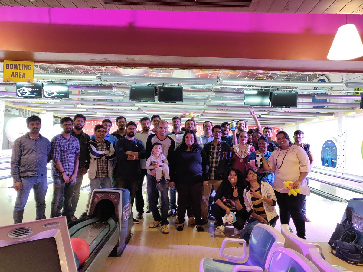 crediwatch's tweet photo. TGIF #teams #startups #grow #fintech
#bowling #huddle #preparingfortheslog https://t.co/d256EWhHvs