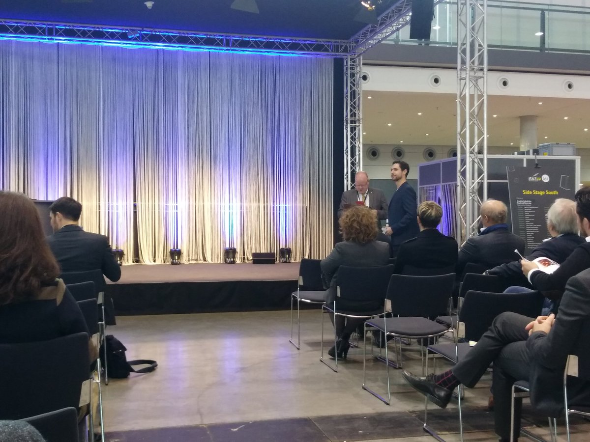 medtechZWO's tweet photo. Mit VR will das Start-up #LivingBrain kognitives Training nach Hause bringen, @SpinDiag entwickelt einen Bakterien-Schnelltest, #heat_it hat einen digitalen Stichheiler im petto ... Ralf Kindervater @BIOPRO_BW stellt die ersten Life Science Start-ups vor #BWSummit19 @Startup_BW https://t.co/5Xt8hhD2X1