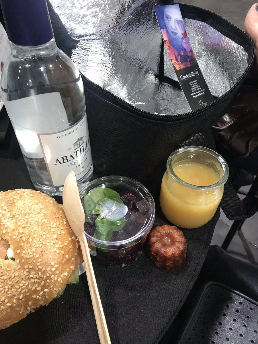 Une lunchbox isotherme réutilisable locale et équilibrée ! #beteraves #bagels #saumon #compote et mini #cannelé 🙋🏻😇😋 Bravo 👏 <a href="/SPPSante/">SPPSanté</a> pour ce choix 
Ma #santé ❣&amp; ma #planète 🌏 Notre priorité chez @AtlanticSante 
Contact pour vos évents à <a href="/BxMetro/">Bordeaux Métropole</a> 👉 capdevielle.com