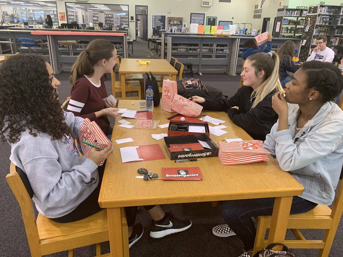 SgaWharton's tweet image. What’s more LIT than games and popcorn in the library😁🍿