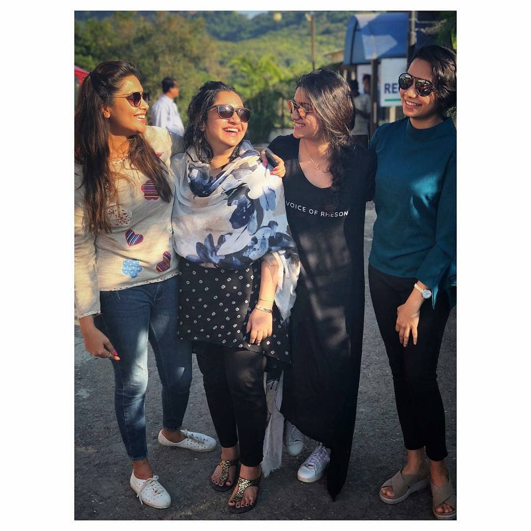 Queen @KeerthyOfficial With Her Friends 😍 😋😋

#DecemberDiaries #Trip2018