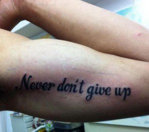 nunca desista em inglês tatuagem