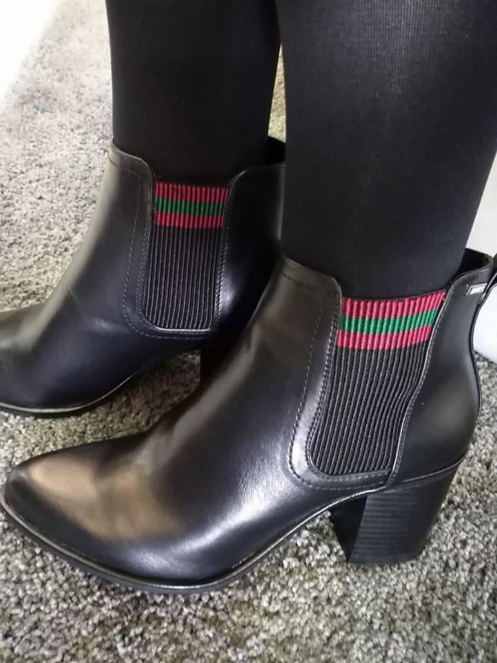 Kinoamp's tweet photo. Loja de roupa, calçado e acessórios multimarcas de senhora em Fânzeres/Gondomar
Venha conhecer o nosso universo feminino!!!
Botim MTNG - Mustang - 50% de Desconto ;)
#kinoa #botim #bota #mtngmustang #moda #estilo #tendencia #conforto #elegancia #gondomar #saldos #descontos https://t.co/YWqasSW5n7