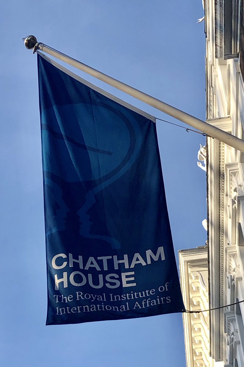 simondocvet's tweet photo. Participating in & presenting at a superb 2-day colloquium at @ChathamHouse - #OneHealth in a #GlobalisedWorld: Challenges & Opportunities for the #UK - where I’ve been able to showcase my @BritishVets #UKOHCG @QUBIGFS @QUBelfast & @SendaCow interests #OneHealthIsGREAT 🇬🇧 https://t.co/Nwyit7wqR2