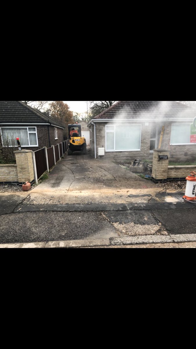 j_paving's tweet photo. Tarmac driveway and drop kerb installed #skellinthorpe #lincoln #jspaving #paving #tarmac #dropkerbs https://t.co/IjEbPWmDWb
