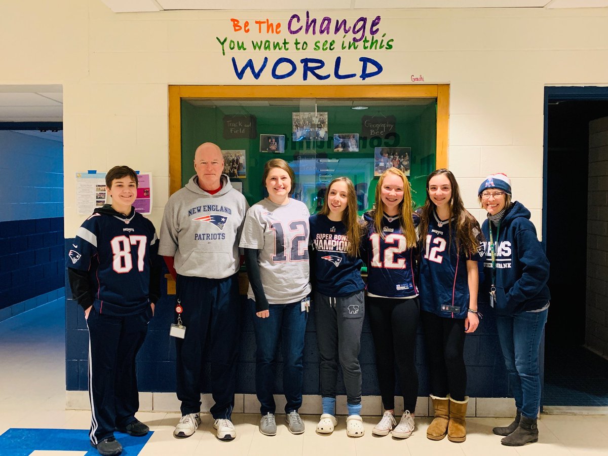 LBMSPrincipal's tweet photo. Letβs go Pats! β¦@Patriotsβ© #catchthatspirit #theLBMSway https://t.co/XmK6UCI9na