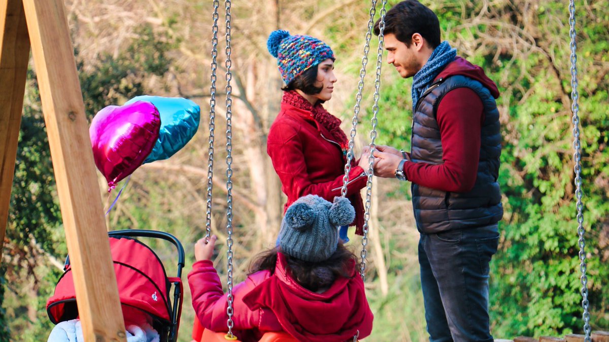 Serenay Aktaş ile Hasan Deniz Yaran’ın başrollerini paylaştığı #KimDahaMutlu yakında sinemalarda.