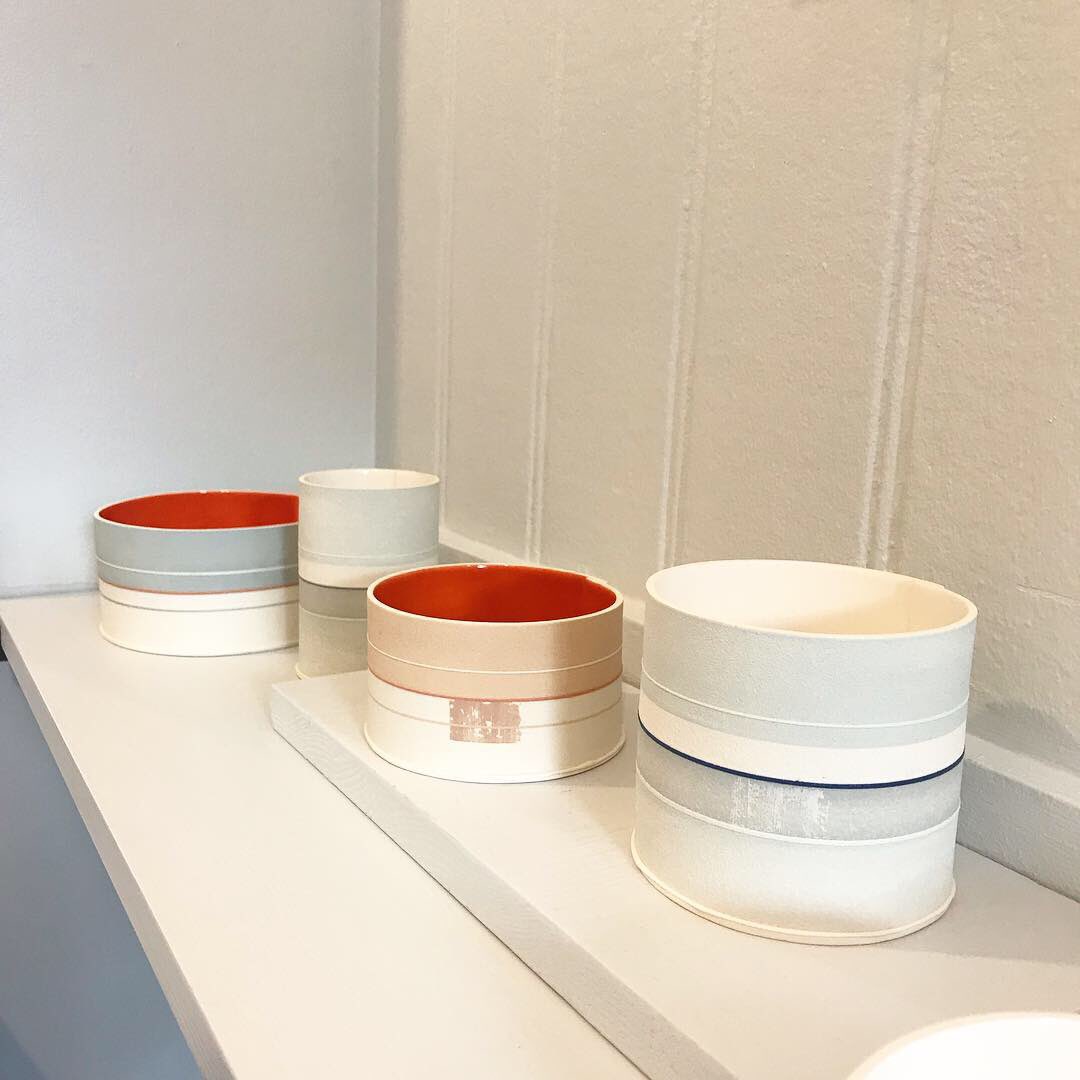 clarehillerby's tweet photo. Beautiful collection of work by @rachelfoxwell is now available at my Studio / Shop @ManchesterCraft. They are here until 29 May, come and have a look
#invitedmakeratmanchestercraft #rachelfoxwell #ceramics #handmade #contemporaryceramics #earthenware #studio20a #manchestercraft https://t.co/jEfcVcnPBI