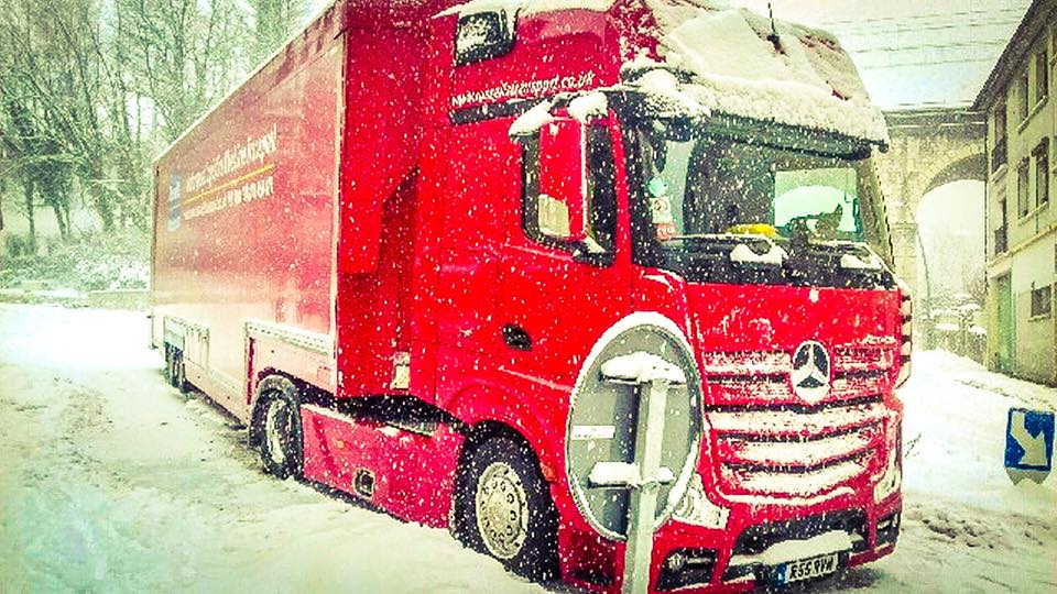 RussellsTranspo's tweet photo. @HWM_AstonMartin Be careful on the #Roads out there #HWMAstonMartin!
We had a #Smattering of #Snow but nothing #RussellsTransport cannot handle!
Something #Special to #Move?
Call #RussellsTransport
#SuperCars
#F1 #Motorsport
#TwitterCarClub
#Worldwide+44(0)1280850426
https://t.co/XoQsiqYI0D https://t.co/OGl7cSSJ6Z