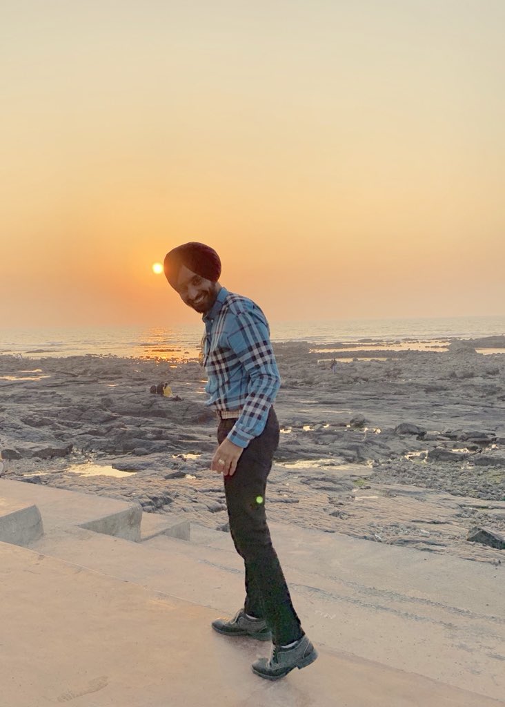 SufiSartaaj's tweet photo. Kudrat khushia’n haasey vandey !
Dil nu khohl Pataasey vandey..!!
An evening🌅with ArabianSea🌊#BandStand Mumbai #Sartaaj💗 https://t.co/tOOkHEdgaI
